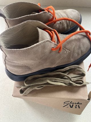 Botas Clark X Zara niño beige/naranja