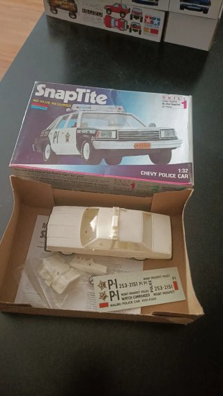 Maqueta Porsche 911 S 1/32 Arii y Chevy Police