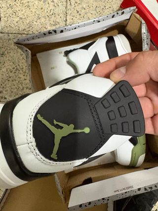 Jordan Retro 4 Verde y Blanco