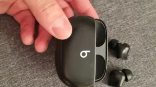 Auriculares Beats Studio Buds Negros