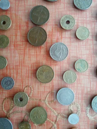 Lote de monedas antiguas de varios países