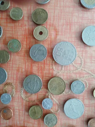 Lote de monedas antiguas de varios países