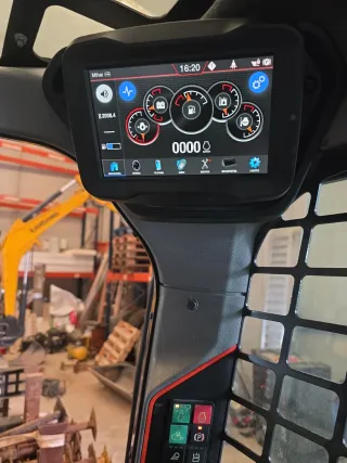 Bobcat T66 2021 High Flow