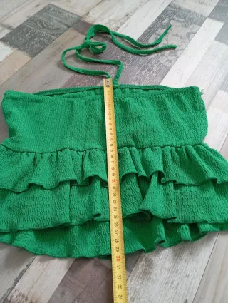 Top verde con volantes