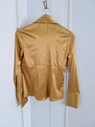 Camisa Zara Basic dorada