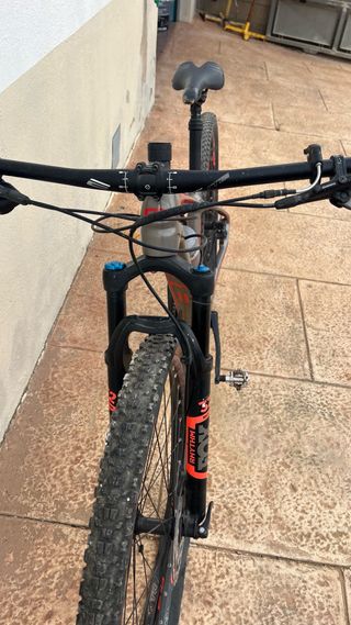 Bicicleta Montaña Gris y Roja