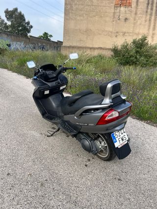 Suzuki Burgman 250cc - 13.500 km