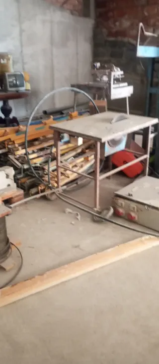 Dobladora de hierro con barras