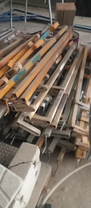 Dobladora de hierro con barras