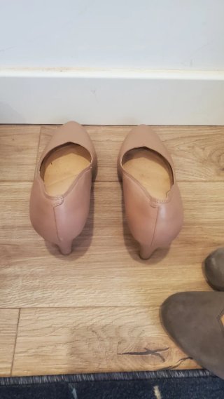 Tacones Clarks Beige y Marrones