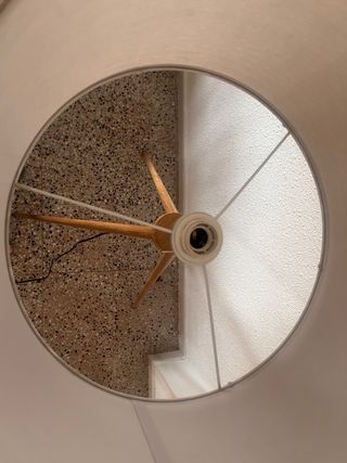 Lámpara de pie trípode beige