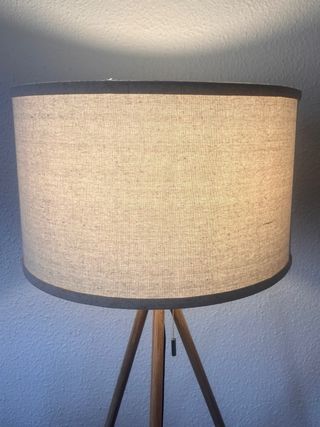 Lámpara de pie trípode beige