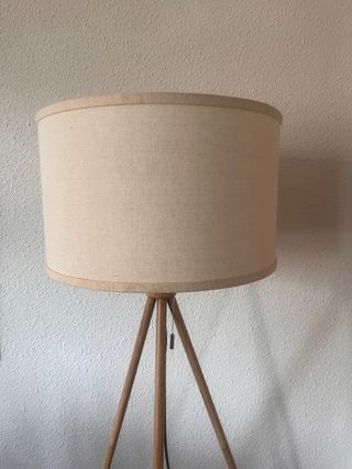 Lámpara de pie trípode beige