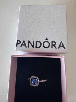 Anillo Pandora Azul y Plateado, puesto una vez