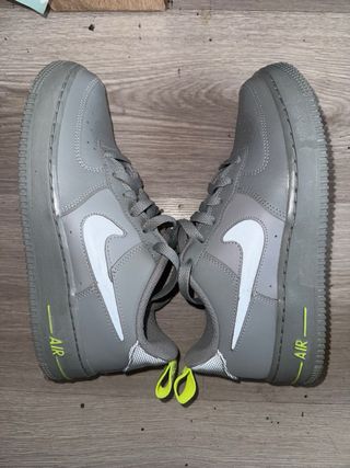 Nike Air Force 1 Gris y Verde.