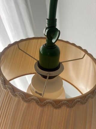 Lámpara de pie verde y latón