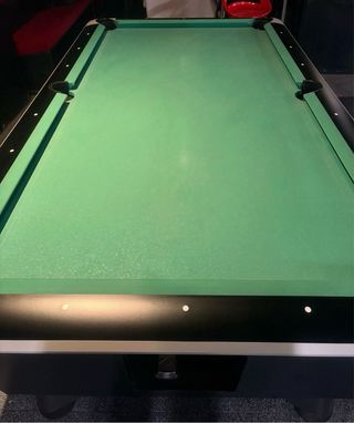 Mesa de billar en buen estado