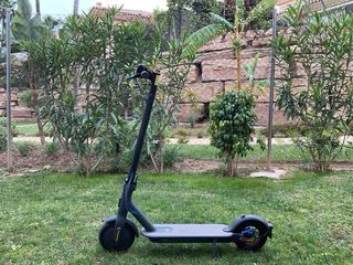 Patinete negro con azul redmi 2