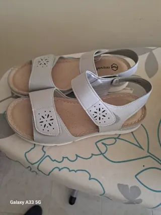 Sandalias de piel verano beige/plata