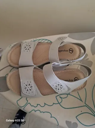 Sandalias de piel verano beige/plata