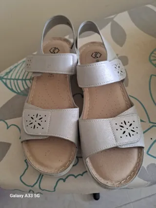 Sandalias de piel verano beige/plata