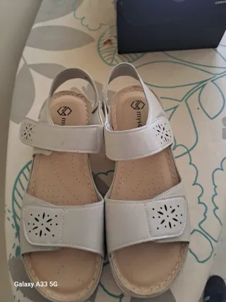 Sandalias de piel verano beige/plata