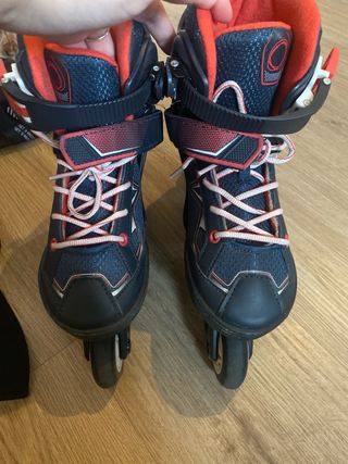 Bolsa Oxelo para patines azul, con protecciones.