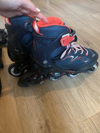 Bolsa Oxelo para patines azul, con protecciones.