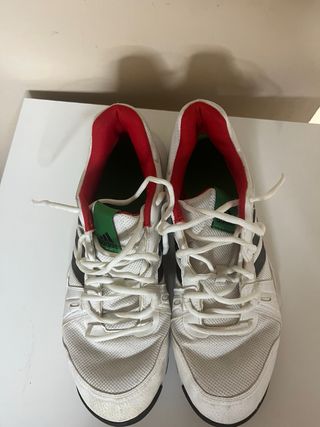 Zapatillas Adidas Blancas y Rojas