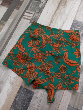 Falda pantalón verde y naranja