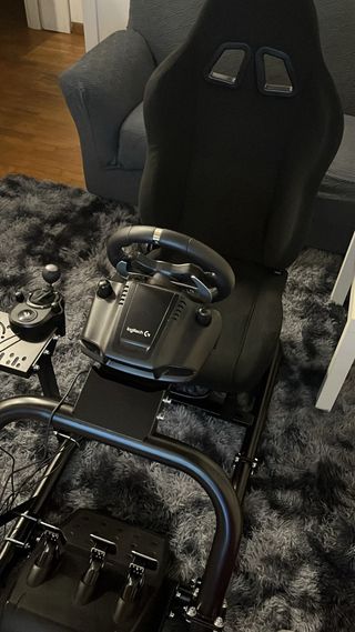 Postazione Sim Racing con Sedile Regolabile