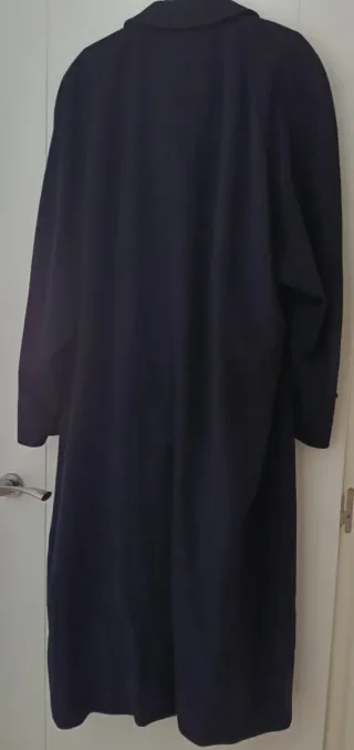 Abrigo marca italiana Corneliani. Vogue Cashemir.