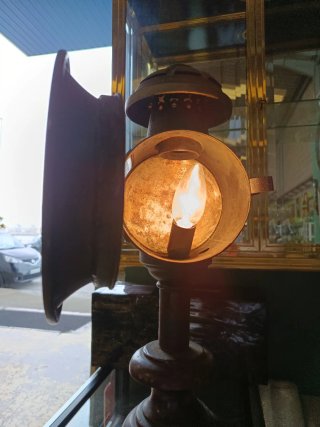FAROL DE CARRUAJE EN FORMA DE LÁMPARA DE MESA