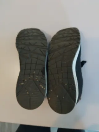 Zapatillas Skechers Negras y Doradas