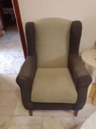 2 Sillones Orejeros Beige y Marrón