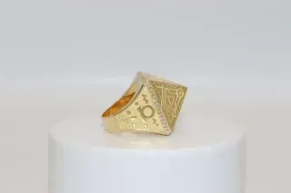Anillo Sello Pirámide 18K