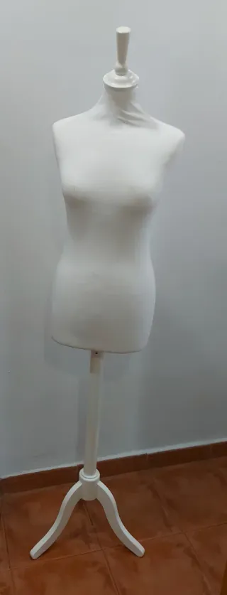 Maniquí de costura blanco