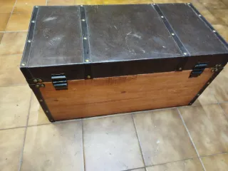 Baúl pequeño madera y polipiel