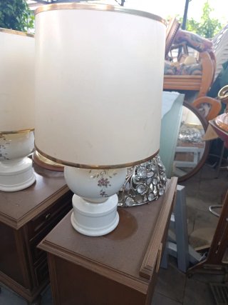 Lámpara de cerámica con flores