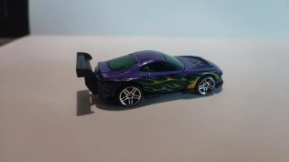 Macchinina da collezione viola