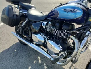 Triumph America 900