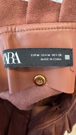 Falda Zara efecto piel con cinturón