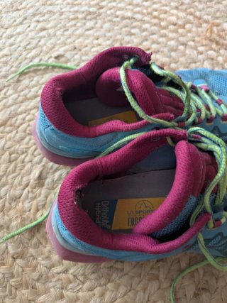 Zapatillas La Sportiva Azul y Rosa