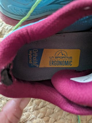 Zapatillas La Sportiva Azul y Rosa