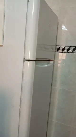 Nevera Indesit 1.75m