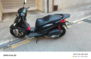 Piaggio Vespa Scooter Automática Negra