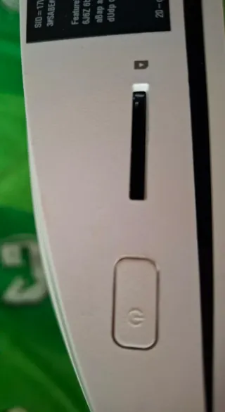 Computer HP bianco con tastiera e mouse in regalo