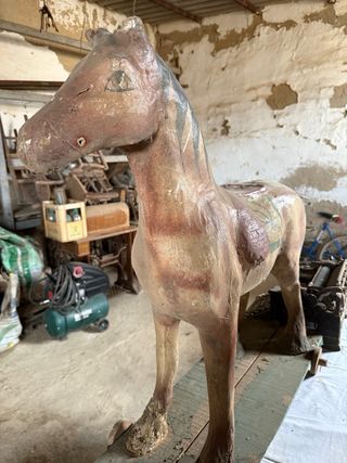 Caballo de cartón antiguo para juguete