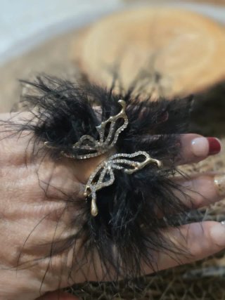 Anillo Mariposa con Plumas Negras y Doradas