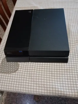 Playstation 4 + 2 controller